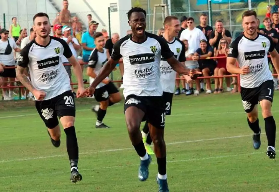 Strání vyhrálo derby v Uh.Brodě. V nastavení rozhodl Adeyemi
